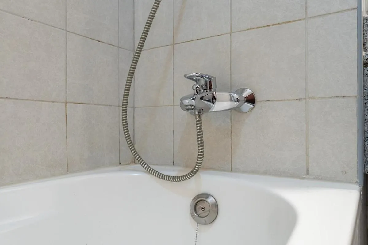 Trendy Studio With Fitted Kitchen In Discovery Gardens Dubai United Arab Emirates