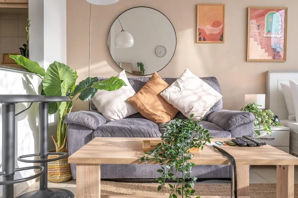 Trendy Studio With Fitted Kitchen In Discovery Gardens Dubai 0*,